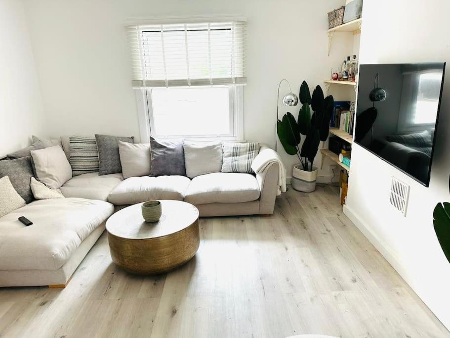 Stunning 2 Bedroom Flat Camden Londra Dış mekan fotoğraf
